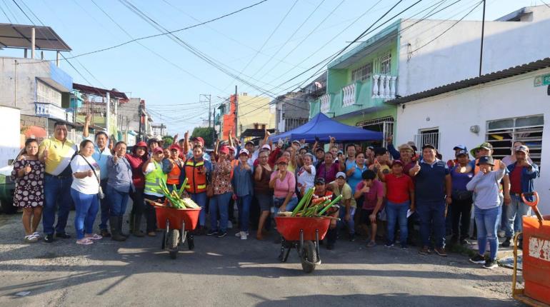 Vecinos de la colonia Gil y Sáenz se adelantan ante pronóstico de lluvias con desazolve y limpieza de calles