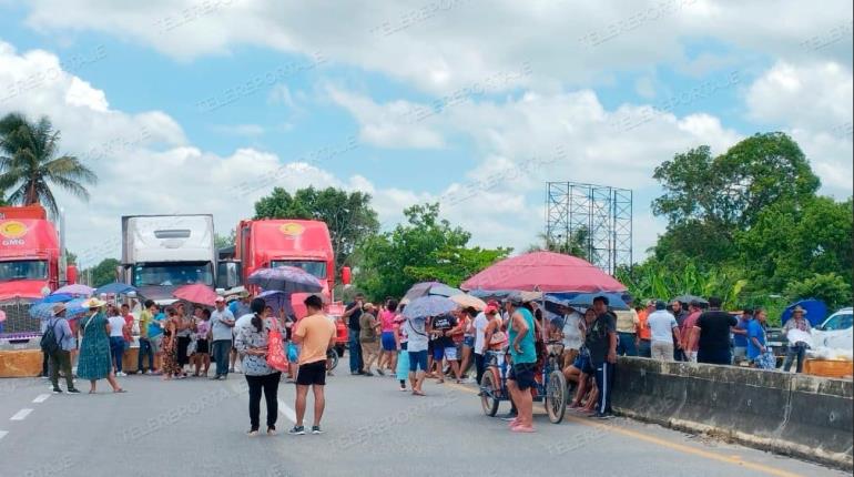 Nuevamente bloquean casi 5 horas la Villahermosa - Frontera por fallas en luz