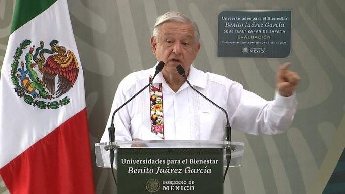 AMLO reconoce que "se quedó corto" en la entrega de becas a estudiantes