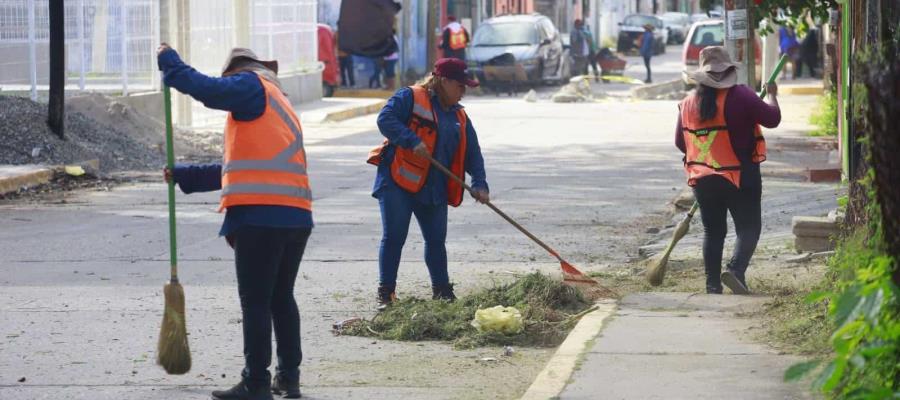 Vecinos de La Manga II participan en jornadas de limpieza de Centro