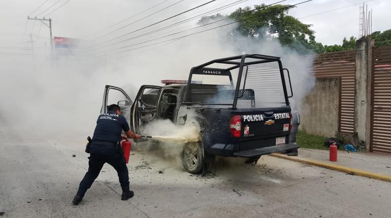 Cortocircuito, provoca quema de patrulla de SSPC en Comalcalco