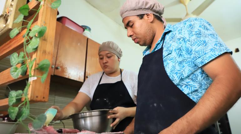 Jóvenes sordos vencen sus límites y se convierten en panaderos profesionales