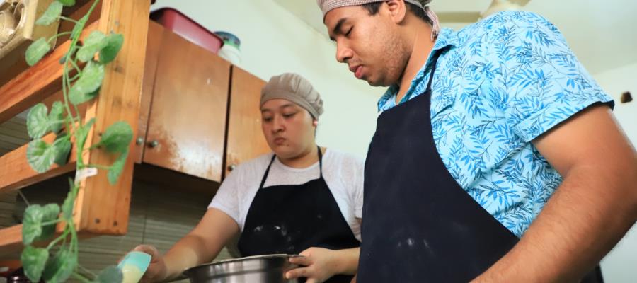 Jóvenes sordos vencen sus límites y se convierten en panaderos profesionales