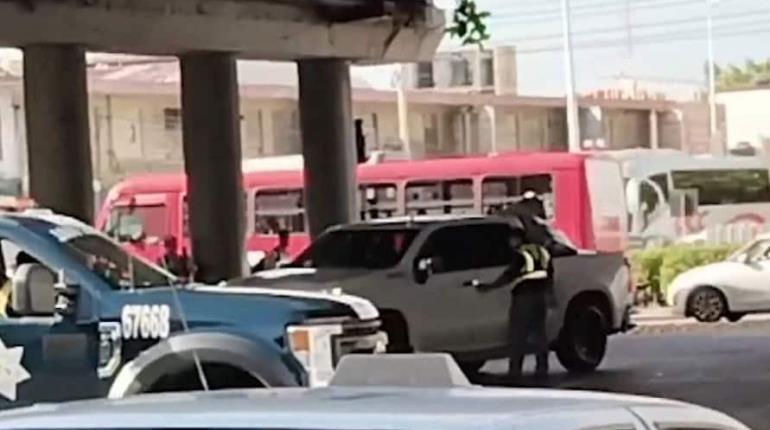 Altercado entre automovilista y elemento de la PEC en Villahermosa