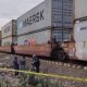 Tren arolla a hombre mientras graba el paso de otra locomotora