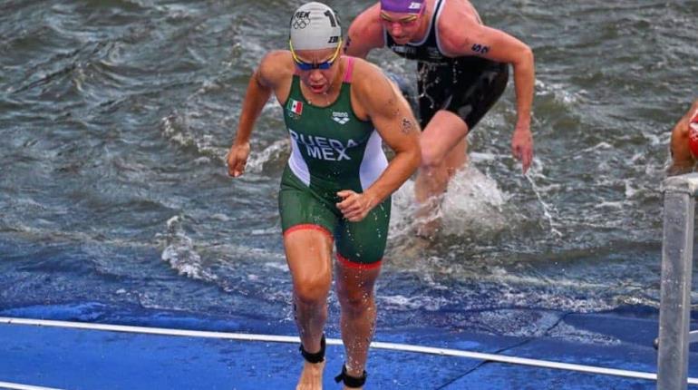 Triatletas mexicanos quedan fuera de medallas tras competencia en el río Sena