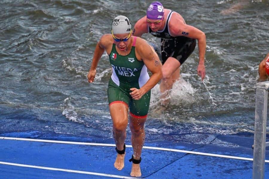 Triatletas mexicanos quedan fuera de medallas tras competencia en el río Sena