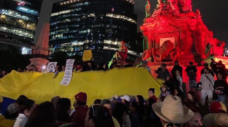 Venezolanos protestan en el Ángel de la Independencia contra Maduro