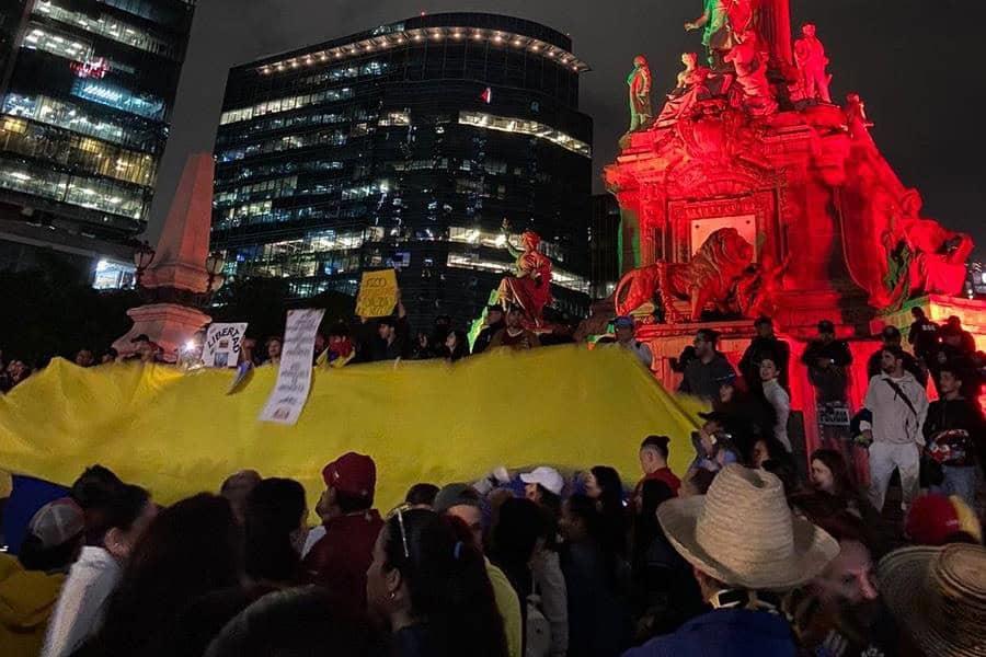 Venezolanos protestan en el Ángel de la Independencia contra Maduro