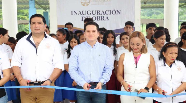 Entrega Cunduacán Domo en telesecundaria de Miahuatlán