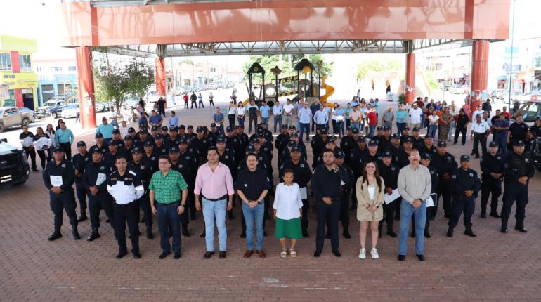 Gobierno de Cunduacán entrega bonos a sus policías