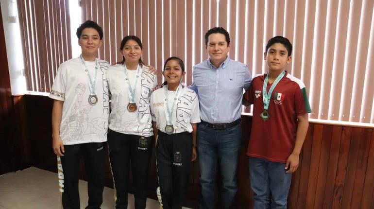 Chelo Cano entrega reconocimientos a jóvenes talentos en Taekwondo, Ajedrez y Natación