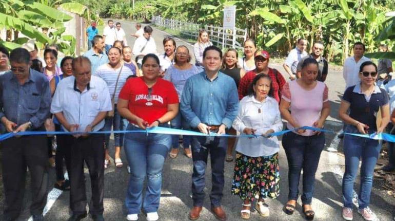 Inauguran camino en Huacapa y Amestoy, Cunduacán