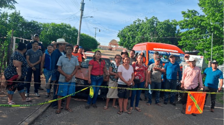 Bloquean Ejido La Isla y ranchería Hueso de Puerco por incumplimiento de pagos de Pemex