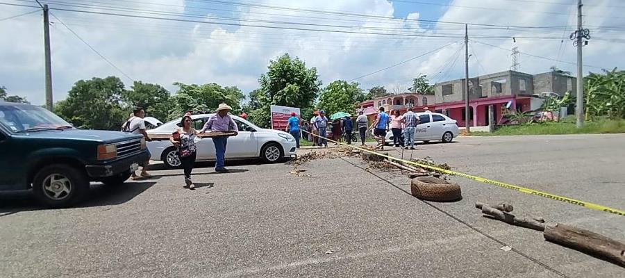 Bloquean vía Villahermosa-Jalapa por incumplimiento de compromisos de Pemex