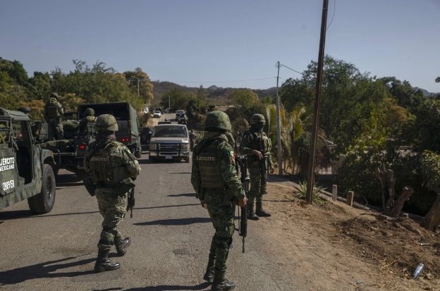 Militares y civiles armados se enfrentan en Sinaloa; hay 5 muertos