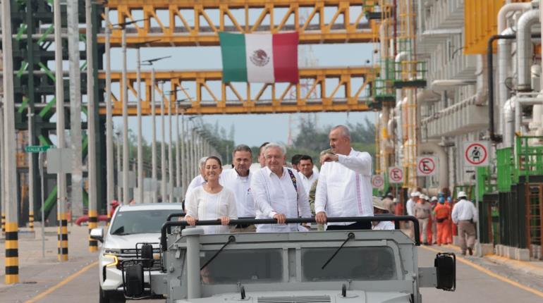 Refinería "Olmeca" inicia producción de combustibles