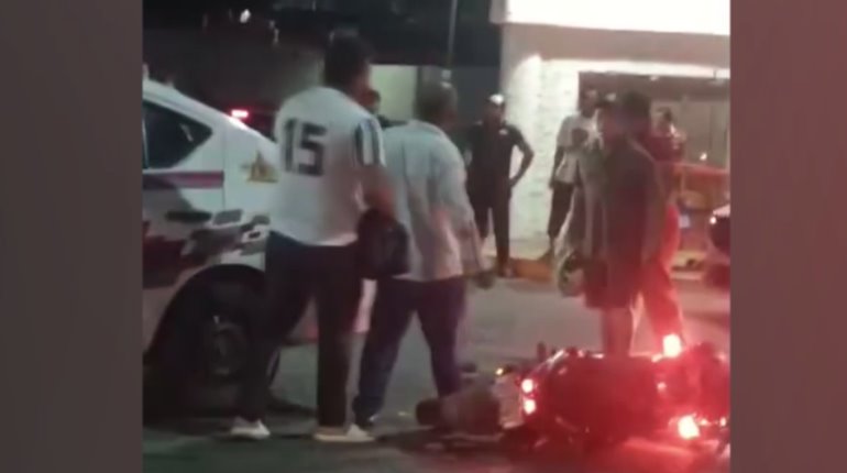 En trifulca termina choque entre taxista y motociclista en Paseo Tabasco