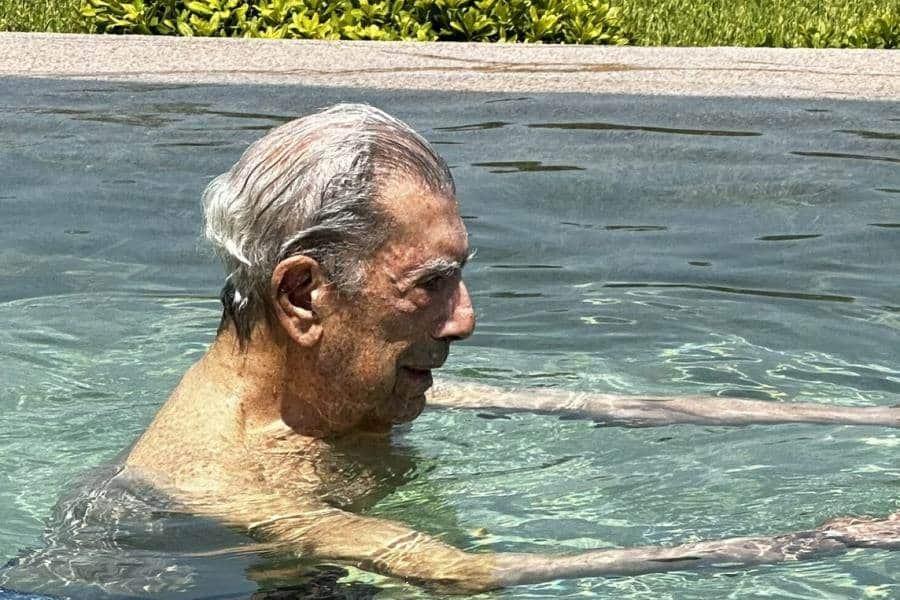 Reacciona hijo de Vargas Llosa ante especulaciones sobre la salud de su padre