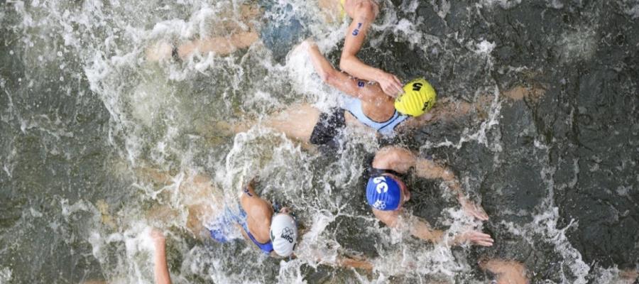 Atleta de Bélgica es hospitalizada por nadar en el río Sena