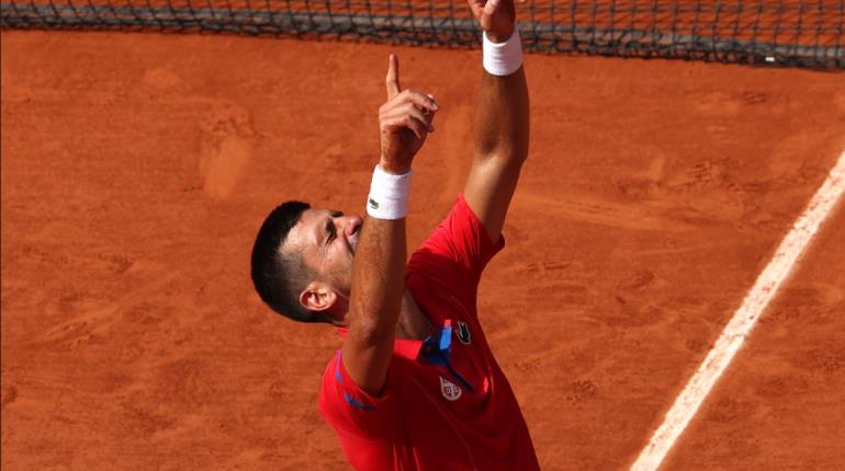 Djokovic gana oro en Olímpicos al vencer a Carlos Alcaraz