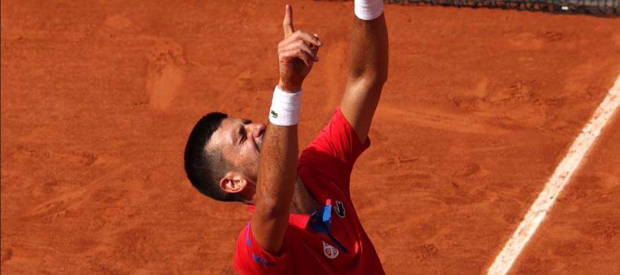 Djokovic gana oro en Olímpicos al vencer a Carlos Alcaraz