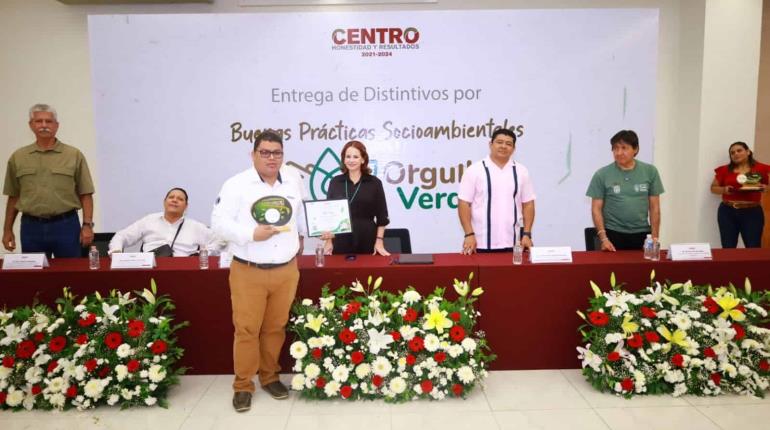 Entrega Centro 11 distintivos "Orgullo Verde" por buenas prácticas socioambientales