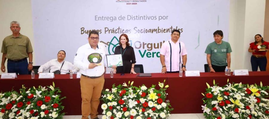 Entrega Centro 11 distintivos "Orgullo Verde" por buenas prácticas socioambientales