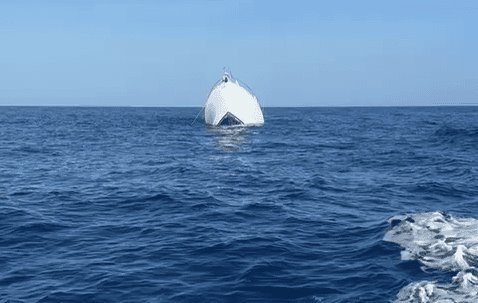 Se hunde yate con 12 tripulantes en Progreso, Yucatán