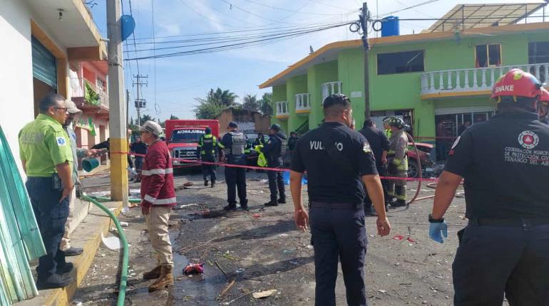 Explosión de camioneta con pirotecnia deja un muerto y heridos en Tepetlixpa, Edomex