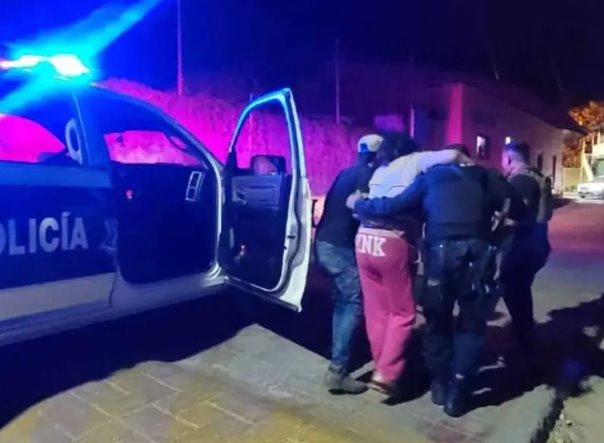Mujer de 51 años es encerrada por su joven pareja tras negarse a darle dinero