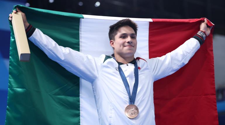¡Doble medallista en París! Mexicano Osmar Olvera gana bronce en Trampolín 3m