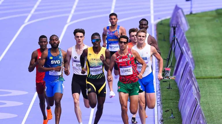Tonatiuh López avanza a semifinal en 800m libres en París
