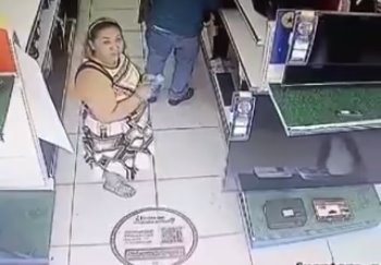 ¡Se la metió entre las piernas! Así robó mujer laptop en casa de empeño en Centla