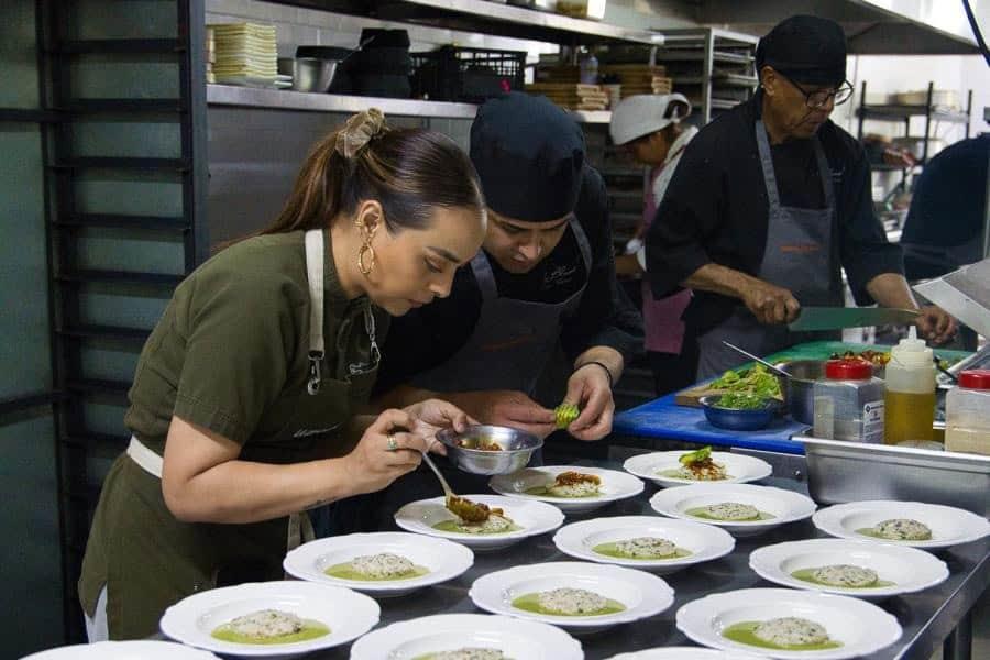 Chef Lupita Vidal sirve los sabores de Tabasco en La Vendimia 2024 de los vinos zacatecanos Tierra Adentro