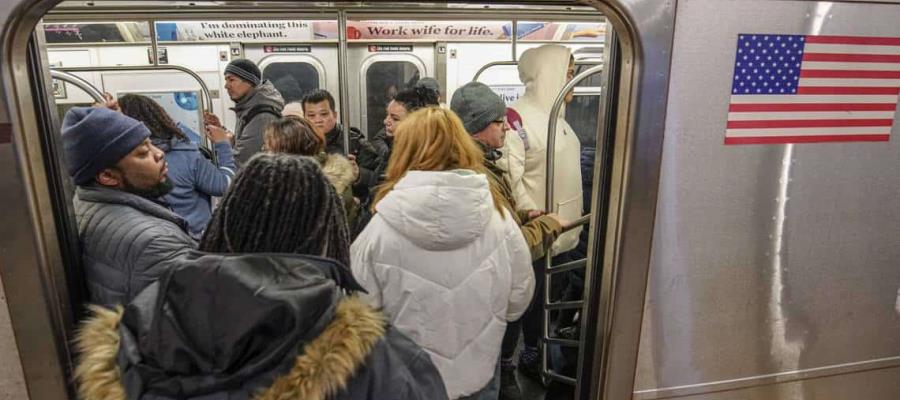 Mujer que aventó a mexicanas a metro en Nueva York será juzgada por tentativa de homicidio: SRE