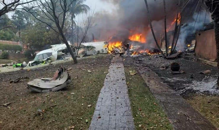 Desplome de avión en Sao Paulo, Brasil, deja 62 muertos