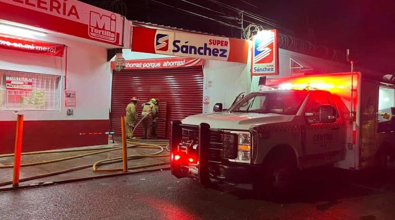 Se incendia tienda de abarrotes en Boquerón