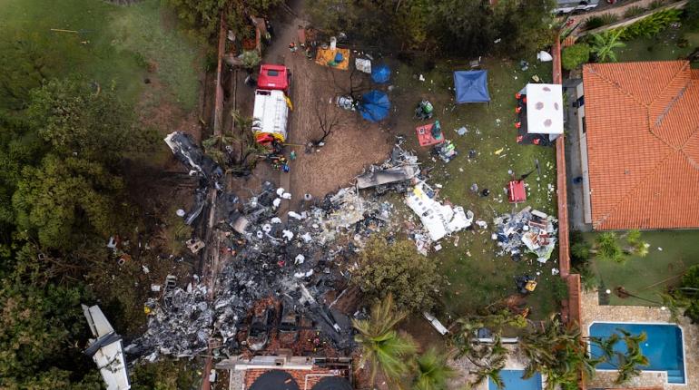 Localizan 50 cuerpos de pasajeros de avión estrellado en Brasil