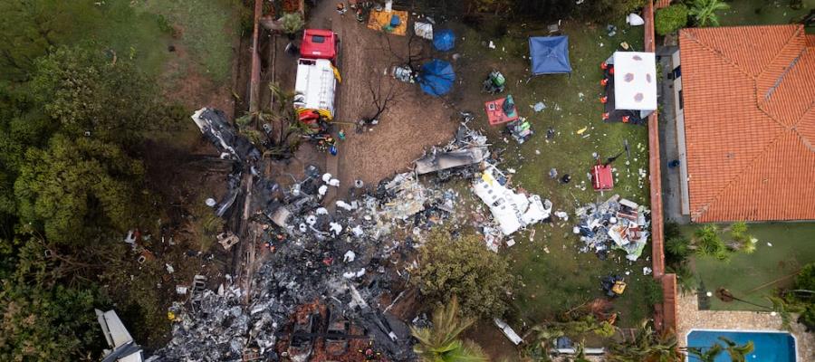 Localizan 50 cuerpos de pasajeros de avión estrellado en Brasil