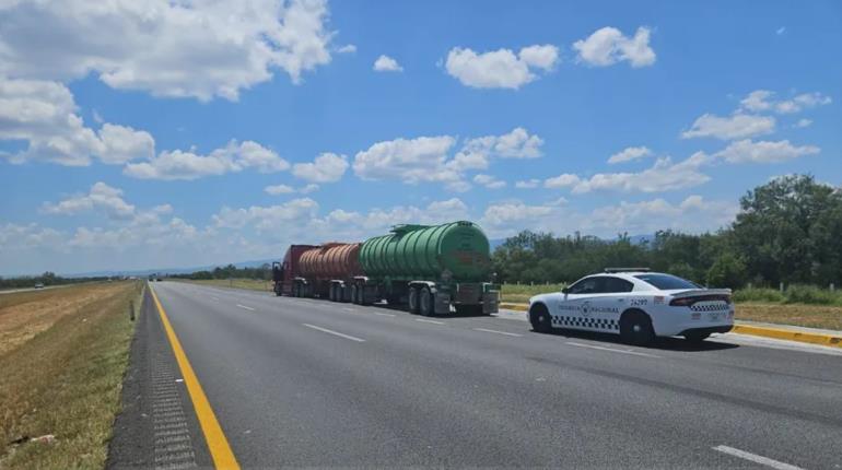 Asegura GN a sujetos que transportaban 70 mil litros de huachicol en NL