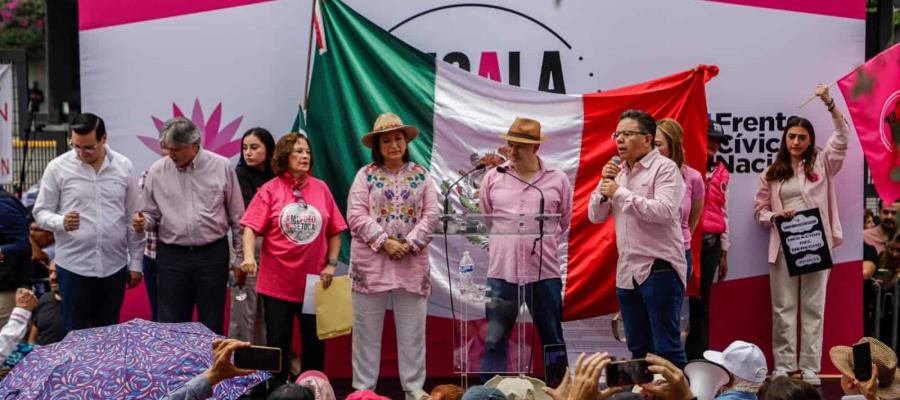 Oposición protesta afuera del INE contra sobrerrepresentación de Morena