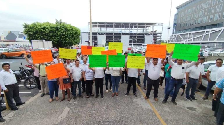 Transportistas de Centla protestan en Semovi, acusan invasión de ruta y "pirataje"