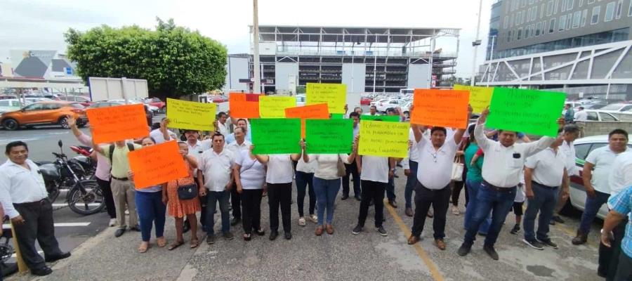 Transportistas de Centla protestan en Semovi, acusan invasión de ruta y "pirataje"