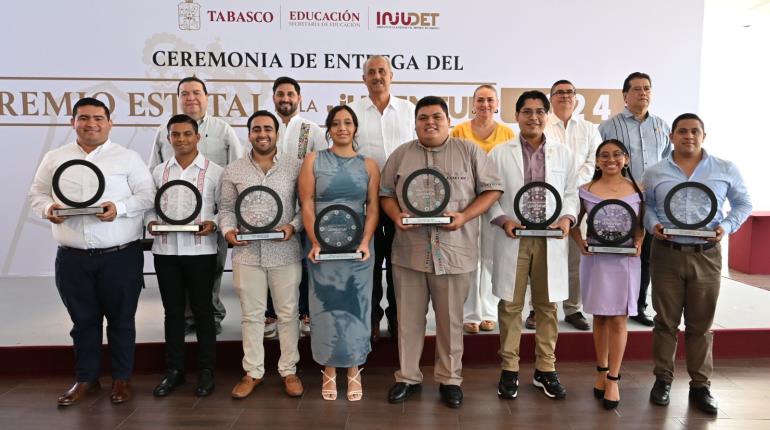 Entrega Gobierno de Tabasco 8 galardones del Premio Estatal de la Juventud 2024