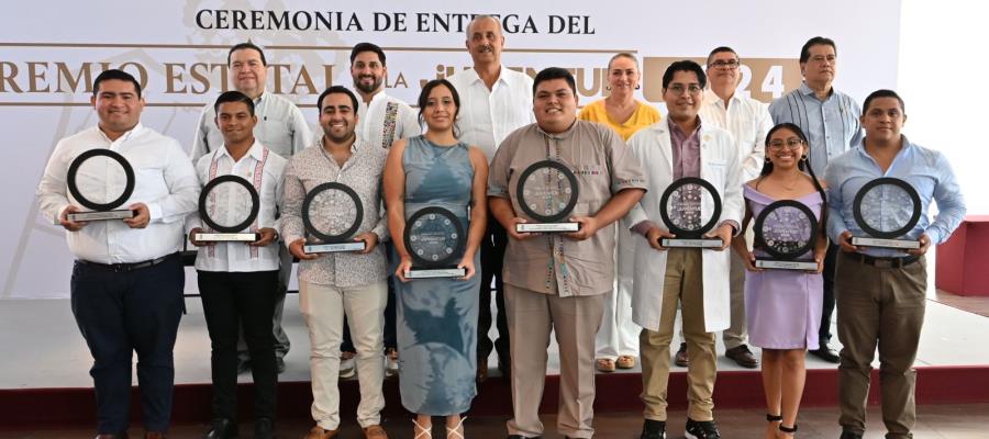 Entrega Gobierno de Tabasco 8 galardones del Premio Estatal de la Juventud 2024