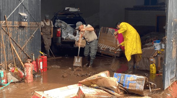 Desbordamiento de presa en Jalisco deja un muerto y más de 100 inmuebles afectados