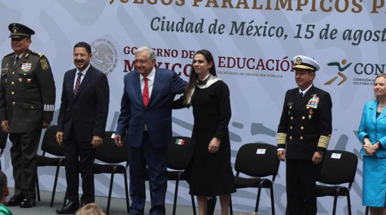 ¡Tiene medalla de bronce! Obrador respalda a Ana Guevara tras polémica de declaraciones