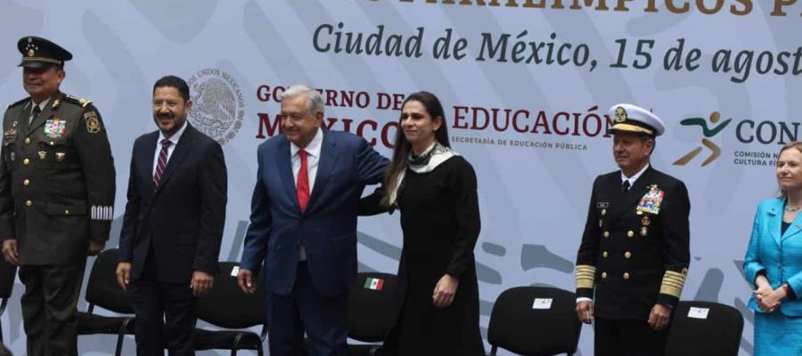 ¡Tiene medalla de bronce! Obrador respalda a Ana Guevara tras polémica de declaraciones