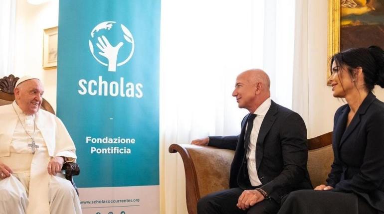 Papa Francisco recibe al multimillonario Jeff Bezos en el Vaticano